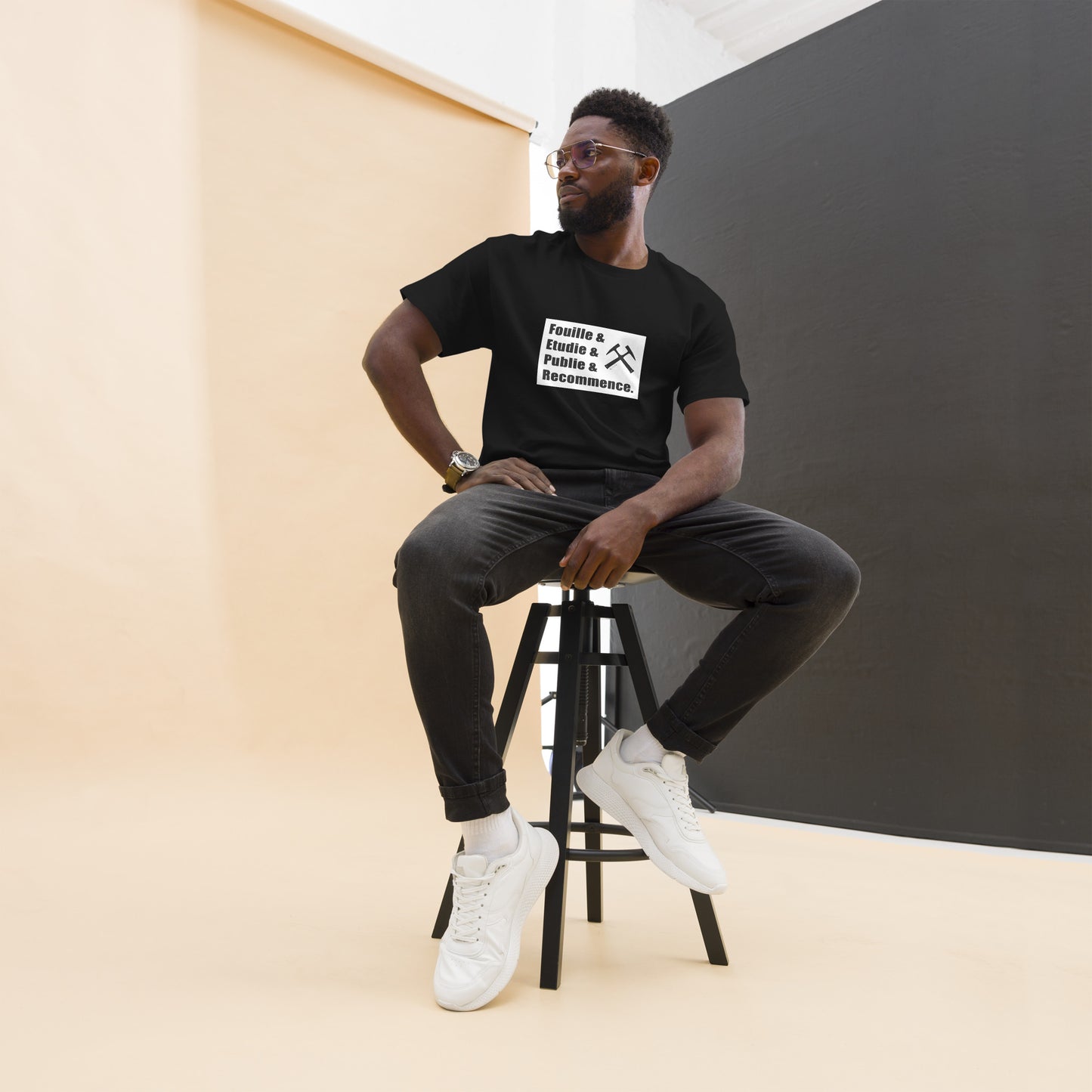 T-shirt "Fouille & Étudie & Publie & Recommence"