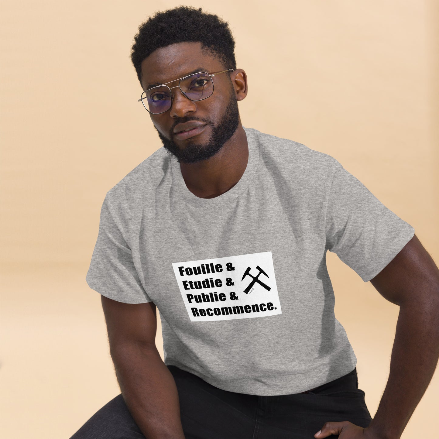 T-shirt "Fouille & Étudie & Publie & Recommence"