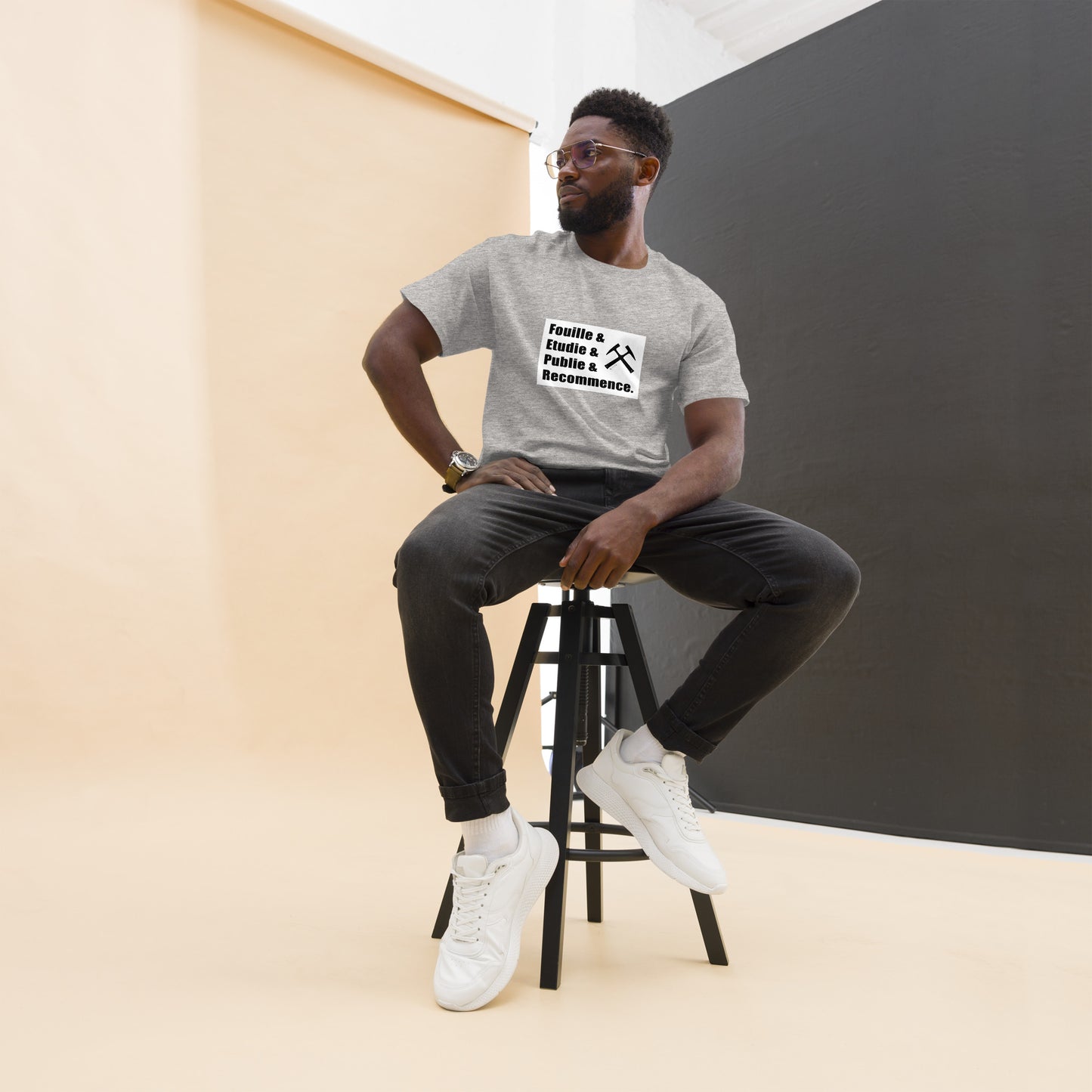 T-shirt "Fouille & Étudie & Publie & Recommence"