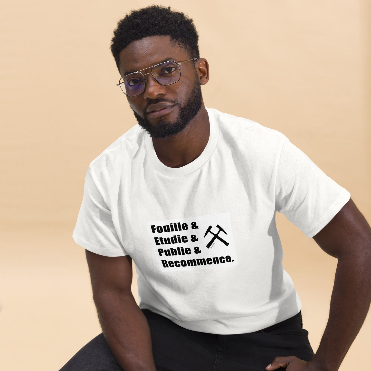 T-shirt "Fouille & Étudie & Publie & Recommence"
