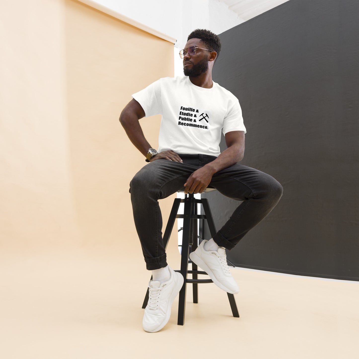 T-shirt "Fouille & Étudie & Publie & Recommence"